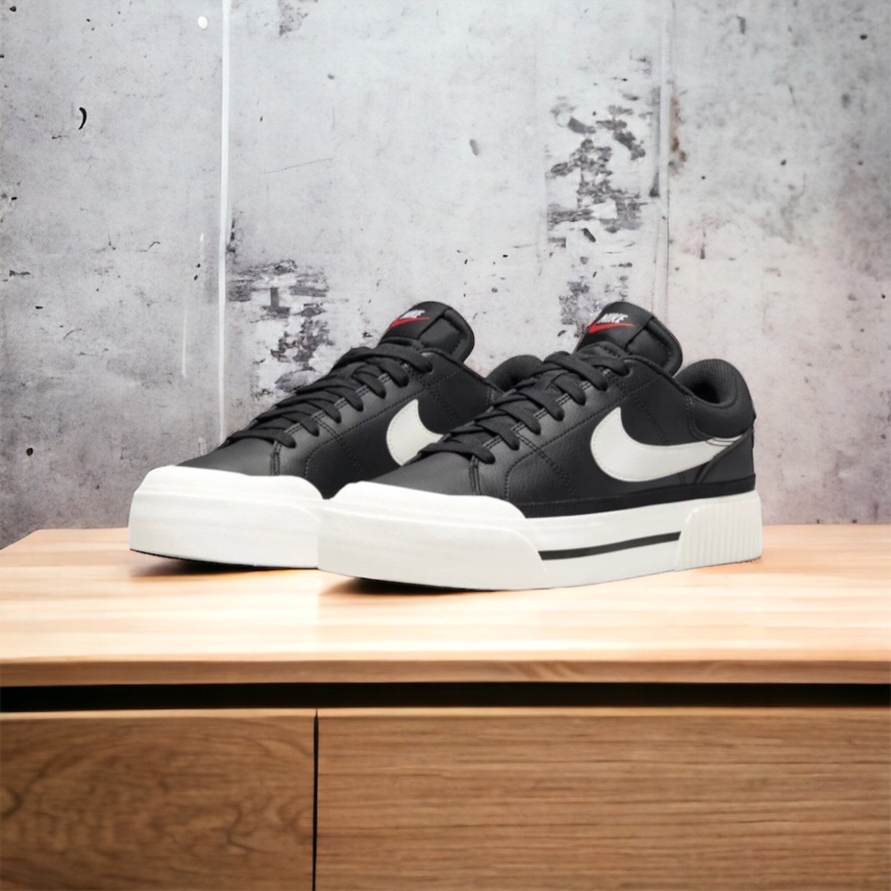 Nike leather shoes 6.5 Male 8 Female